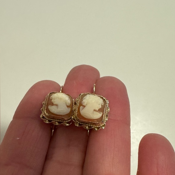 Elegant Gold Cameo Earrings - Picture 3 of 5